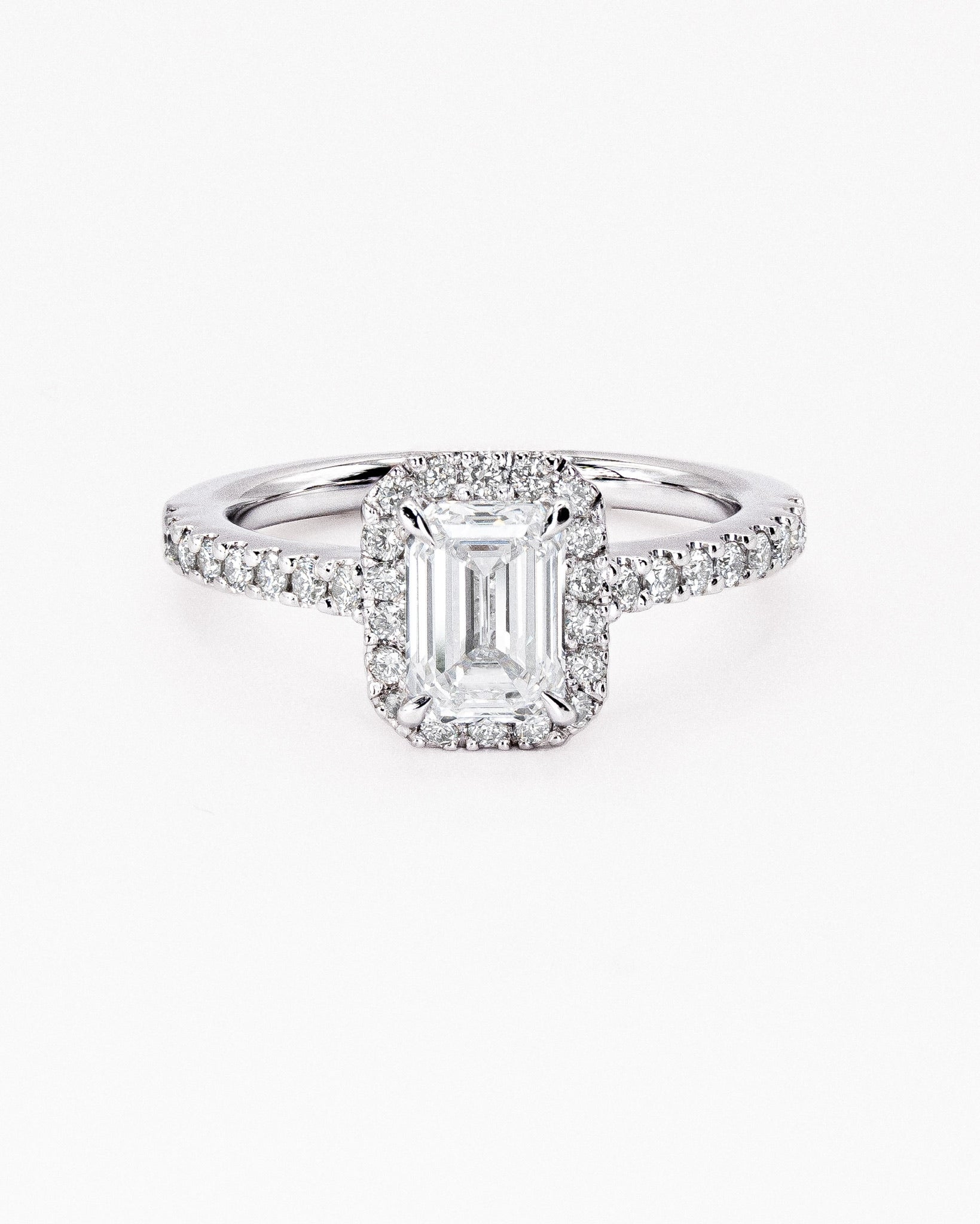 Emerald Cut Halo Half Eternity Ring | ラボグロウンダイヤモンド 婚約指輪