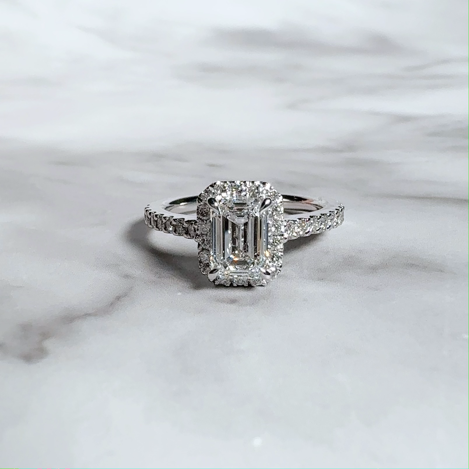 最終交渉可JF398★高級 エメラルド0.51ct ダイヤ リング CGLソ付 最終交渉可JF398☆高級 エメラルド0.51ct ダイヤ リング CGLソ付