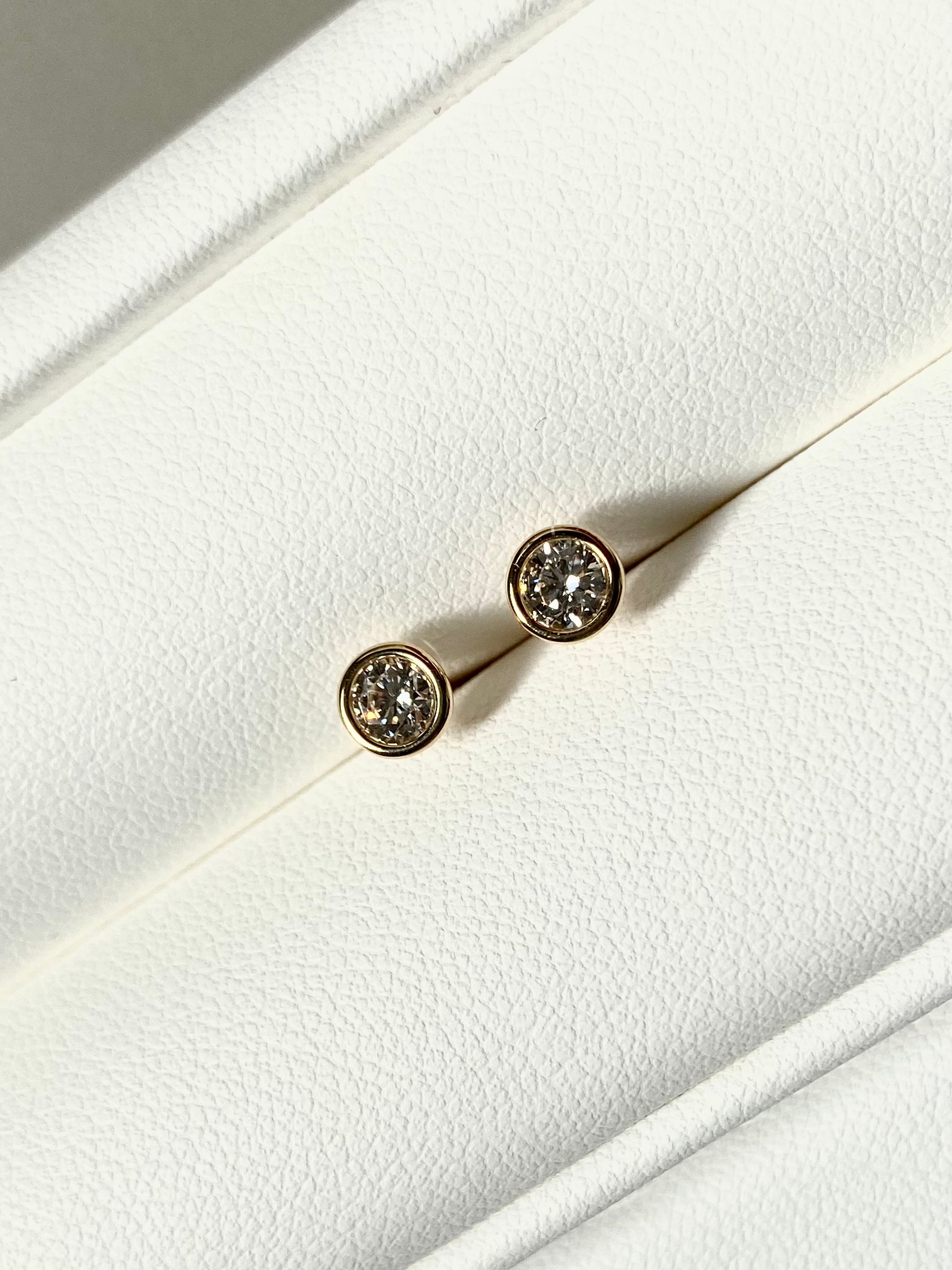 Bezel Earrings(ベゼルピアス)| ラボグロウンダイヤモンド ピアス