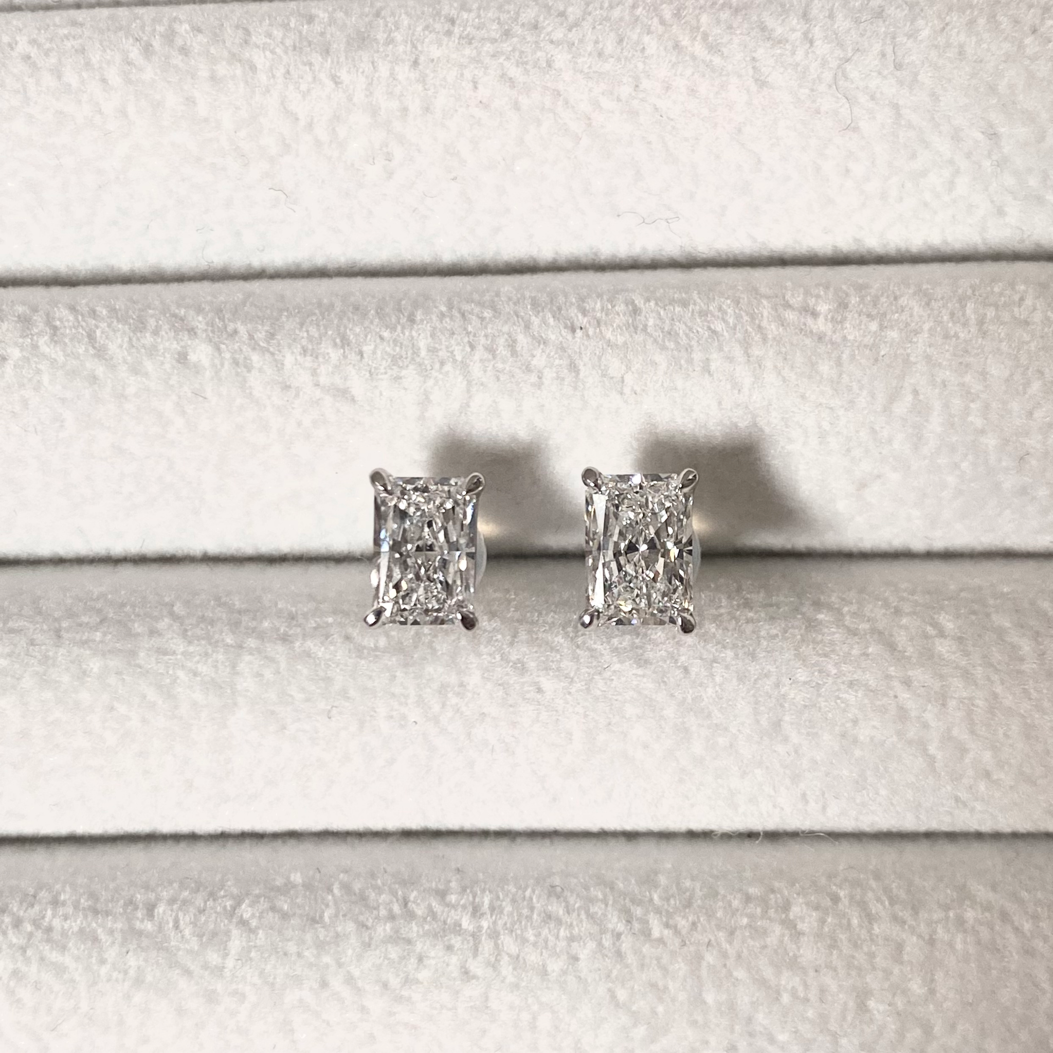 radiant-cut-solitaire-