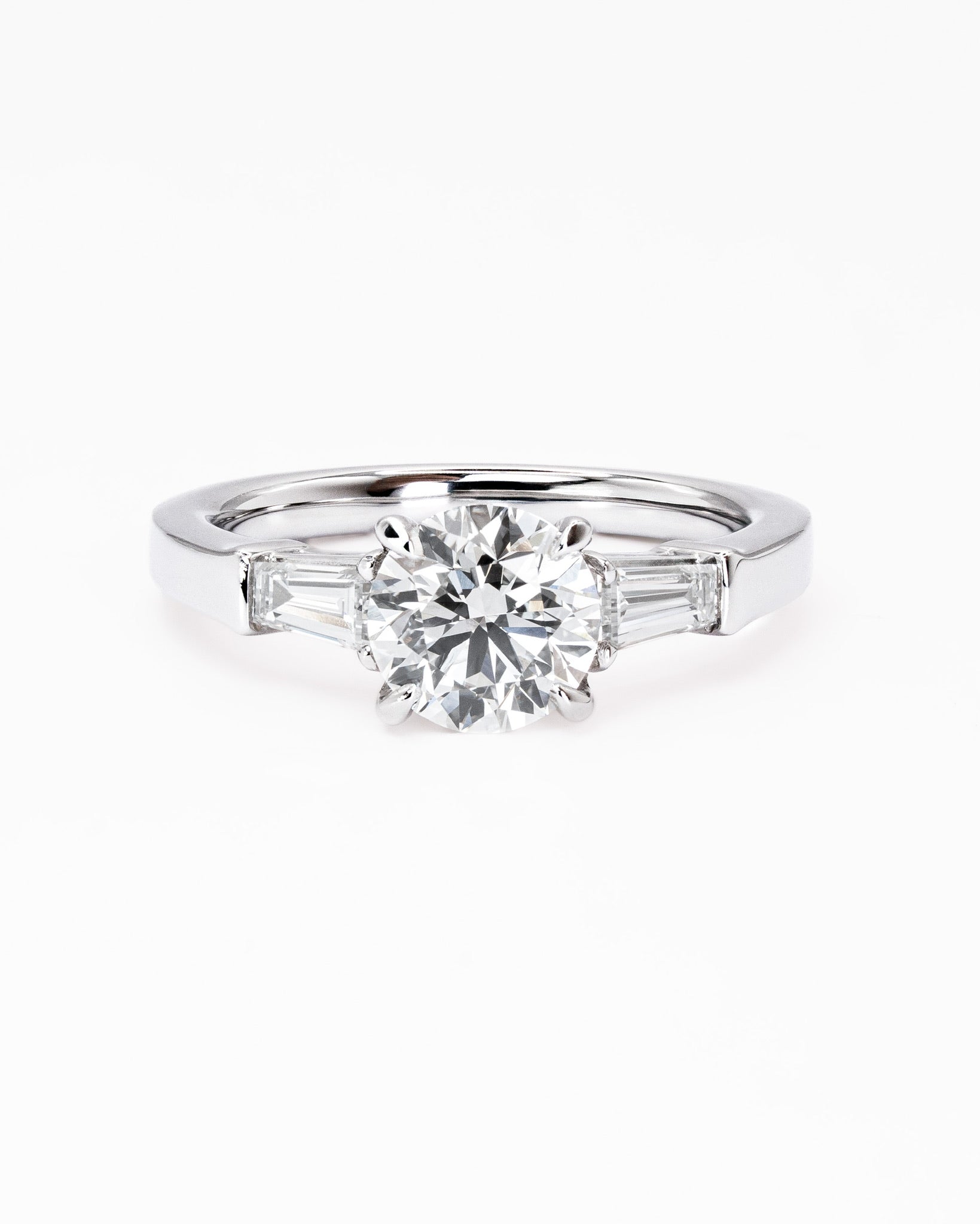 3 Stone Ring with Tapered Baguettes | ラボグロウンダイヤモンド 婚約指輪