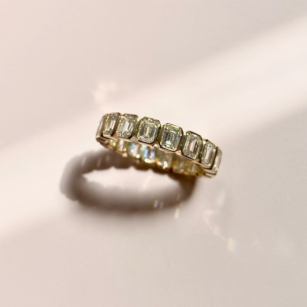 Emerald Cut Bezel Eternity Ring | ラボグロウンダイヤモンド リング