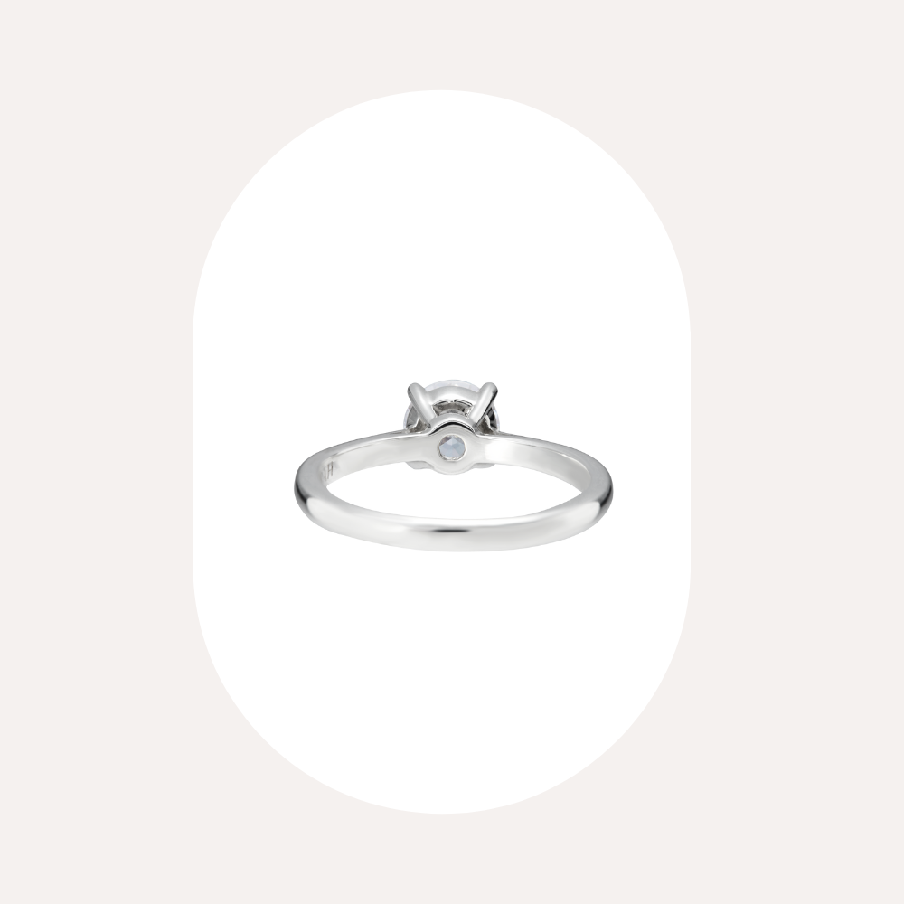 1カラットの高品質なラボグロウンダイヤモンドを使用した婚約指輪 | N